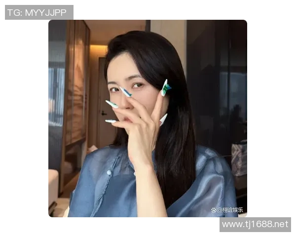 足球明星的女友兼女主持人如何在聚光灯下平衡事业与爱情生活 足球明星的女友兼女主持人如何在聚光灯下平衡事业与爱情生活