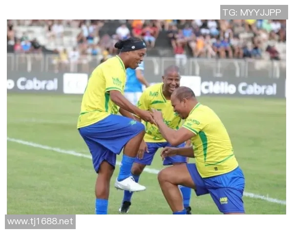 足球明星亲自指导小罗训练揭秘背后不为人知的技巧与故事 足球明星亲自指导小罗训练揭秘背后不为人知的技巧与故事