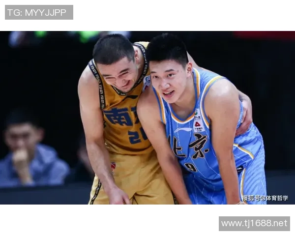 重庆篮球队在邀请赛中以56分稳居积分榜首位，展现强劲实力